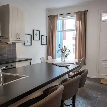 Appartamento In The Heart Of Brosundet! Fully Equipped 3 Bed Ap *