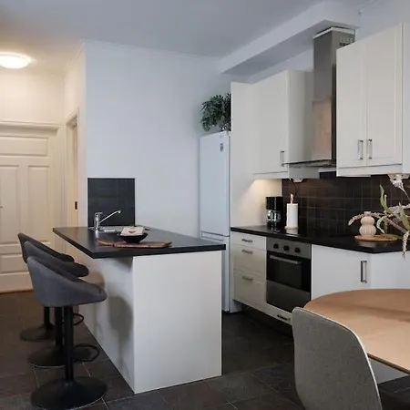 In The Heart Of Brosundet! Fully Equipped 3 Bed Ap Apartment Alesund