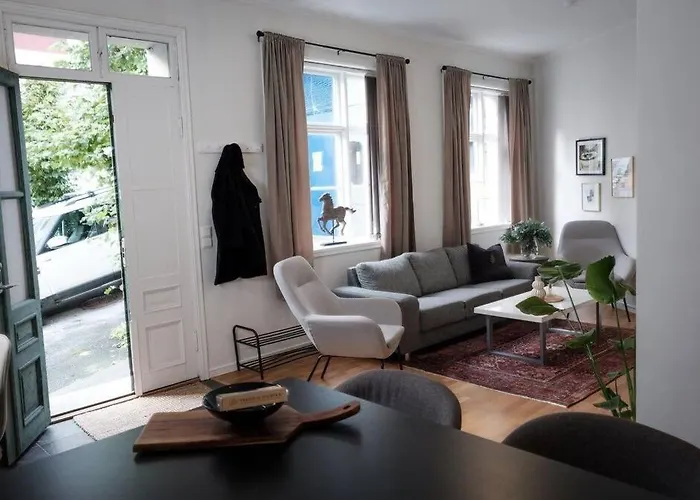 In The Heart Of Brosundet! Fully Equipped 3 Bed Ap * Alesund