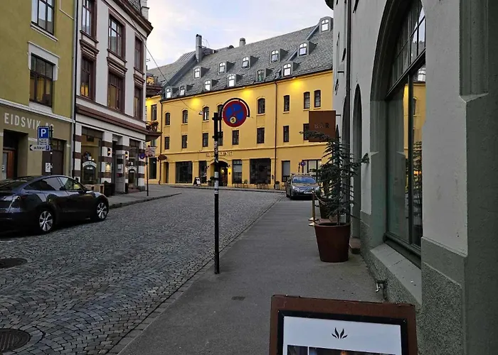 In The Heart Of Brosundet! Fully Equipped 3 Bed Ap *